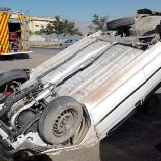 آتش نشانی نیشابور - سرعت زیادباعث واژگونی خودروپرایدشد