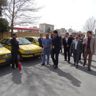 آتش نشانی نیشابور - راننده تاکسی همیار آتش نشان آتش سوزی خودوری پراید را مهار کرد 