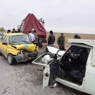 آتش نشانی نیشابور - تصادف وانت پیکان و پراید تاکسی دو مصدوم برجای گذاشت