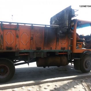 آتش نشانی نیشابور - سرعت عمل آتش نشانان کامیون را از سوختن نجات داد .