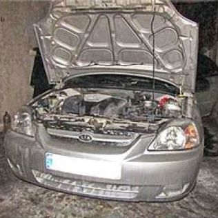 آتش نشانی نیشابور - بی احتیاطی راننده ریو موجب آتش سوزی خودرو شد