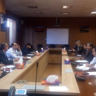 آتش نشانی نیشابور - جلسه کارگروه امداد و نجات مدیریت بحران شهرداری با حضور سازمانهای امدادی در شهرداری برگزار شد .