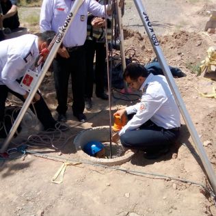 آتش نشانی نیشابور - نجات گوسفند موجب گیر افتادن مالک در چاه شد