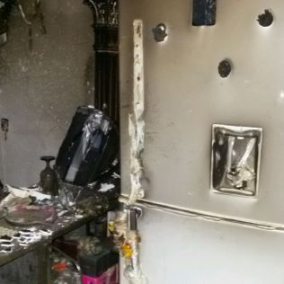 آتش نشانی نیشابور - یک منزل مسکونی در میان شعله های آتش سوخت