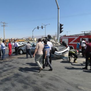 آتش نشانی نیشابور - تصادف پژو پارس با 405 یک مصدوم برجای گذاشت