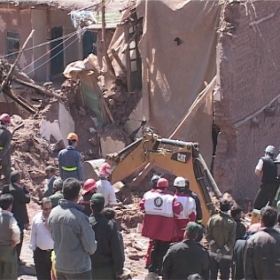 آتش نشانی نیشابور - ریزش ساختمان 2 طبقه قدیمی 6 کشته و یک مصدوم بر جای گذاشت