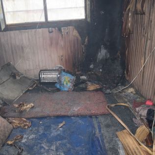 آتش نشانی نیشابور - اتصال در سه راهی برق موجب آتش سوزی در یک کانکس نگهبانی شد