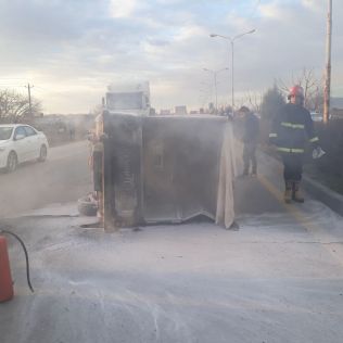 آتش نشانی نیشابور - واژگونی وانت پیکان 