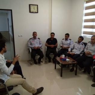 آتش نشانی نیشابور - حضور روانشناس در جمع آتش نشانان پس از حادثه