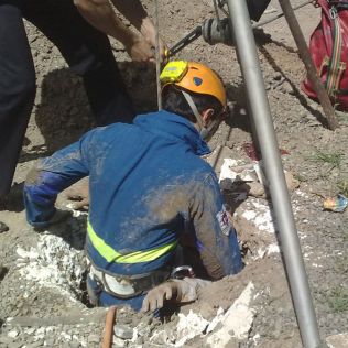 آتش نشانی نیشابور - نجات گربه از داخل چاه