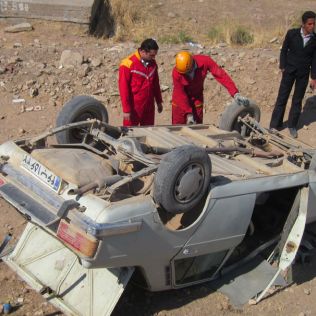 آتش نشانی نیشابور - سرعت بالای خودرو پیکان حادثه ساز شد