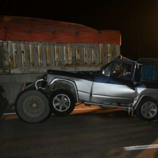 آتش نشانی نیشابور -  برخورد شدید پاترول با تریلر