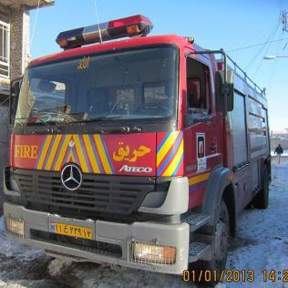 آتش نشانی نیشابور - برخورد یک خودرو با علمی گاز باعث شکستن و نشتی گاز شد