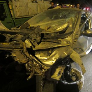 آتش نشانی نیشابور - تصادف کامیونت ایسوزو با پژو 206