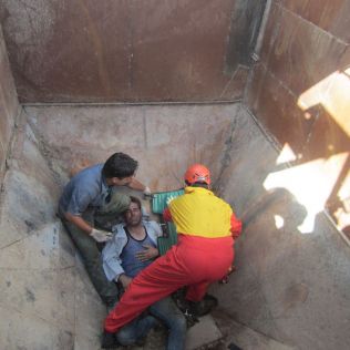 آتش نشانی نیشابور - سقوط کارگر جوشکاری از ارتفاع