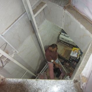 آتش نشانی نیشابور - پاره شدن سیم بکسل بالابرموجب سقوط یک نفر شد