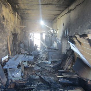 آتش نشانی نیشابور - شعله های آتش کارگاه نجاری را به کام خود کشید