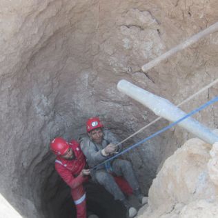 آتش نشانی نیشابور - دزد نابلد به چاه افتاد