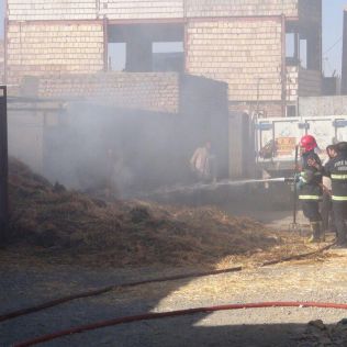 آتش نشانی نیشابور - آتش سوزی انبار پرس کاه