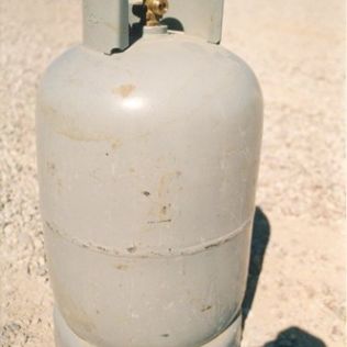 آتش نشانی نیشابور - خطر از بیخ گوش شهروند بی احتیاط گذشت