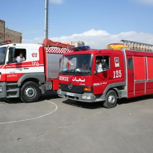 آتش نشانی نیشابور - رها سازی دست کشاورز جوان از داخل خرمن کوب