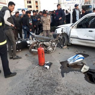 آتش نشانی نیشابور - برخورد دو دستگاه موتور سیکلت با خودروی سواری